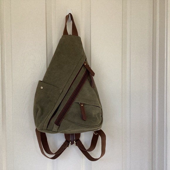Canvas sling bag backpack in army green - Picture 2 of 7